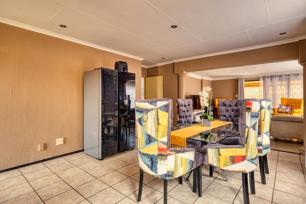 ¿Qué consejos seguir para decorar un comedor que fomente la convivencia familiar?